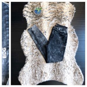 Like New! BDG Smoky Rinse High Rise Skinny Jeans